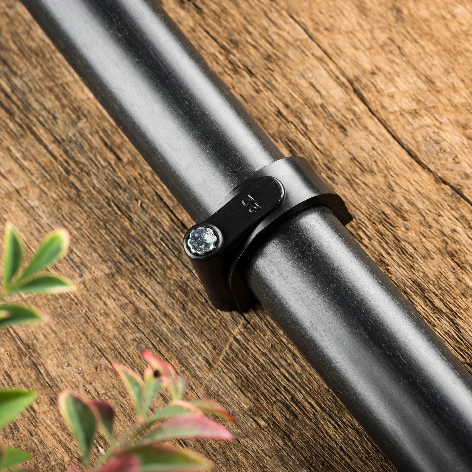 LD Saddle Clip 19 mm w/ Nail (Bag of 10)